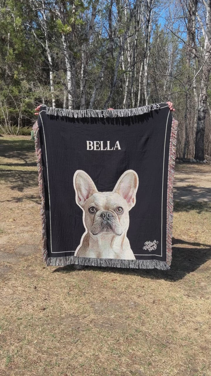 TheBlanketShop - Preview of the Design with Dog Portrait and Name in Nature
